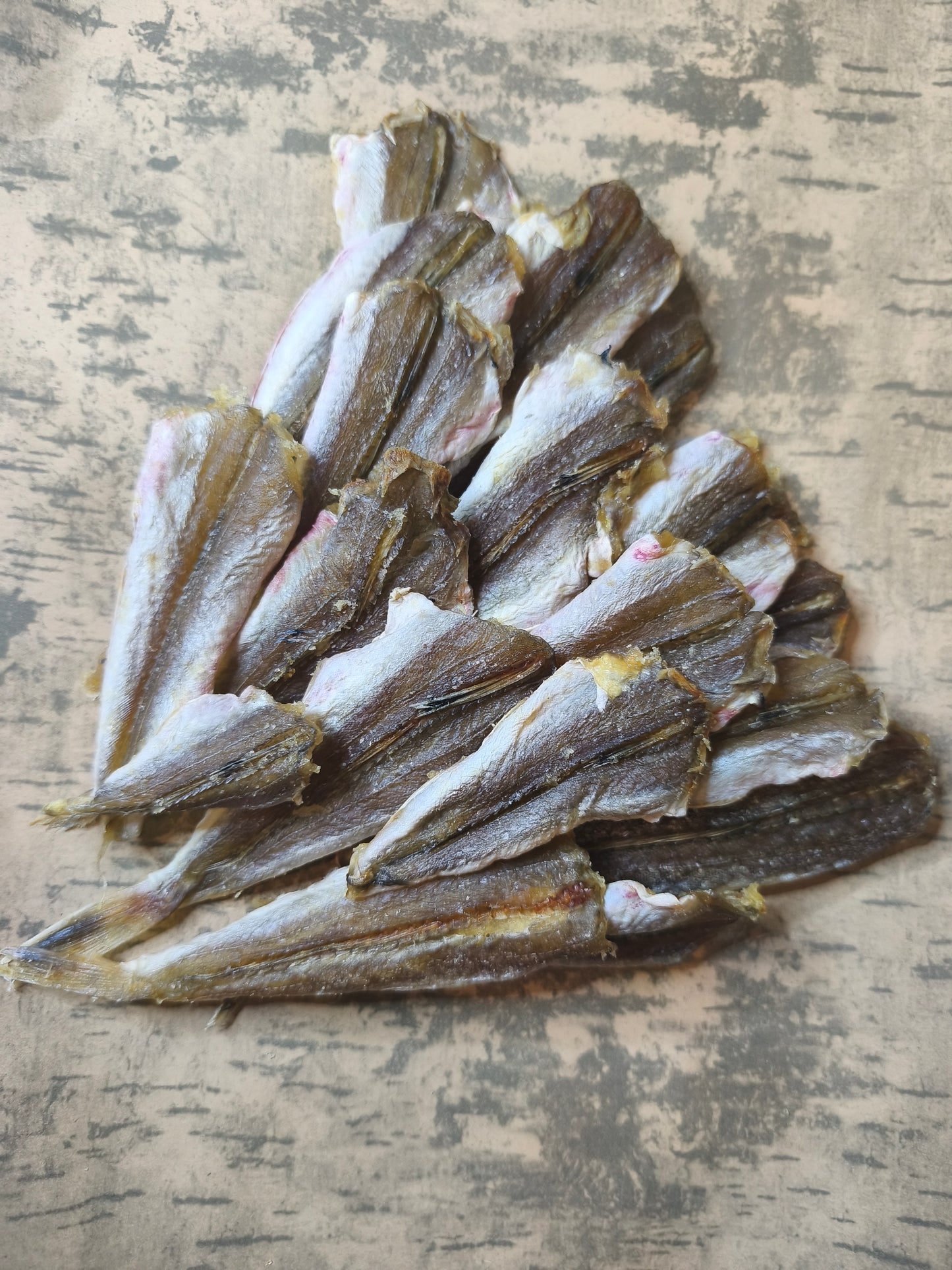 Янтарний смугастик.Ціна не включає 20% обов'язкового пожертвування на Парасольку. Пожертвування потрібно додати під час оформлення замовлення. Дякуємо за вашу підтримку!