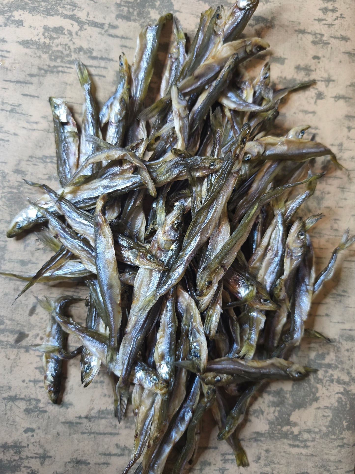 Корюша в'ялена. Остаточна ціна буде після зважування. Ціна не включає 20% обов'язкового пожертвування на Парасольку. Пожертвування потрібно додати під час оформлення замовлення. Дякуємо за вашу підтримку