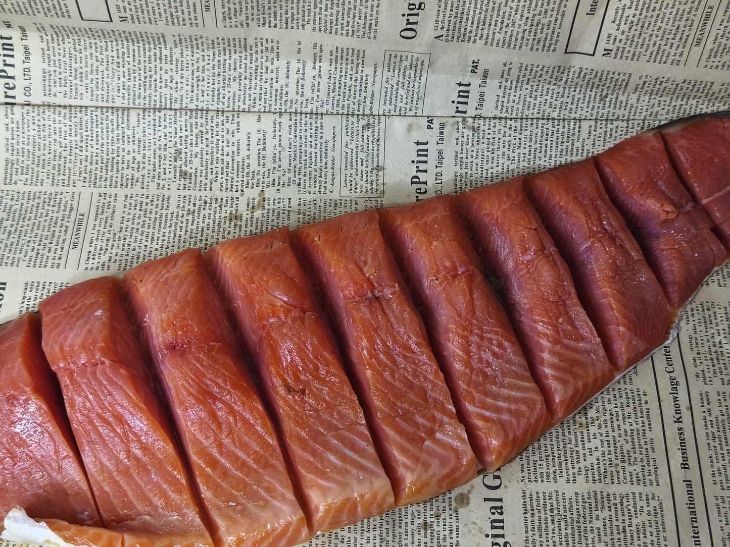 Юкола форелі 100г.  Ціна не включає 20% обов'язкового пожертвування на Парасольку. Пожертвування потрібно додати під час оформлення замовлення. Дякуємо за вашу підтримку