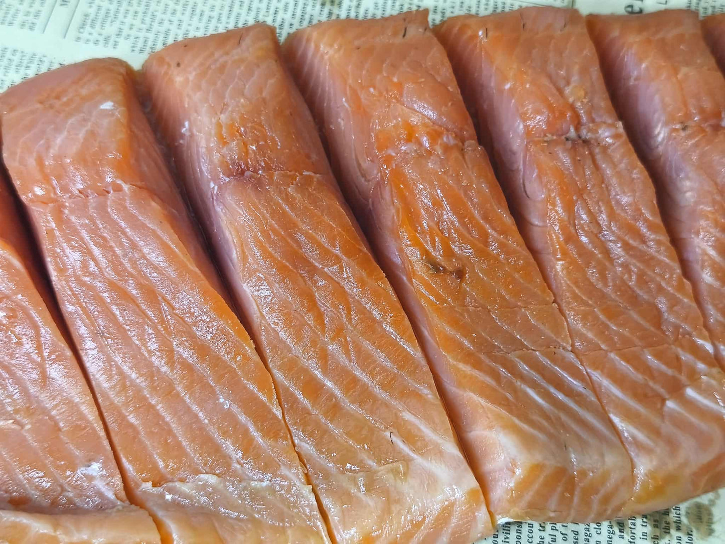 Юкола форелі 100г.  Ціна не включає 20% обов'язкового пожертвування на Парасольку. Пожертвування потрібно додати під час оформлення замовлення. Дякуємо за вашу підтримку