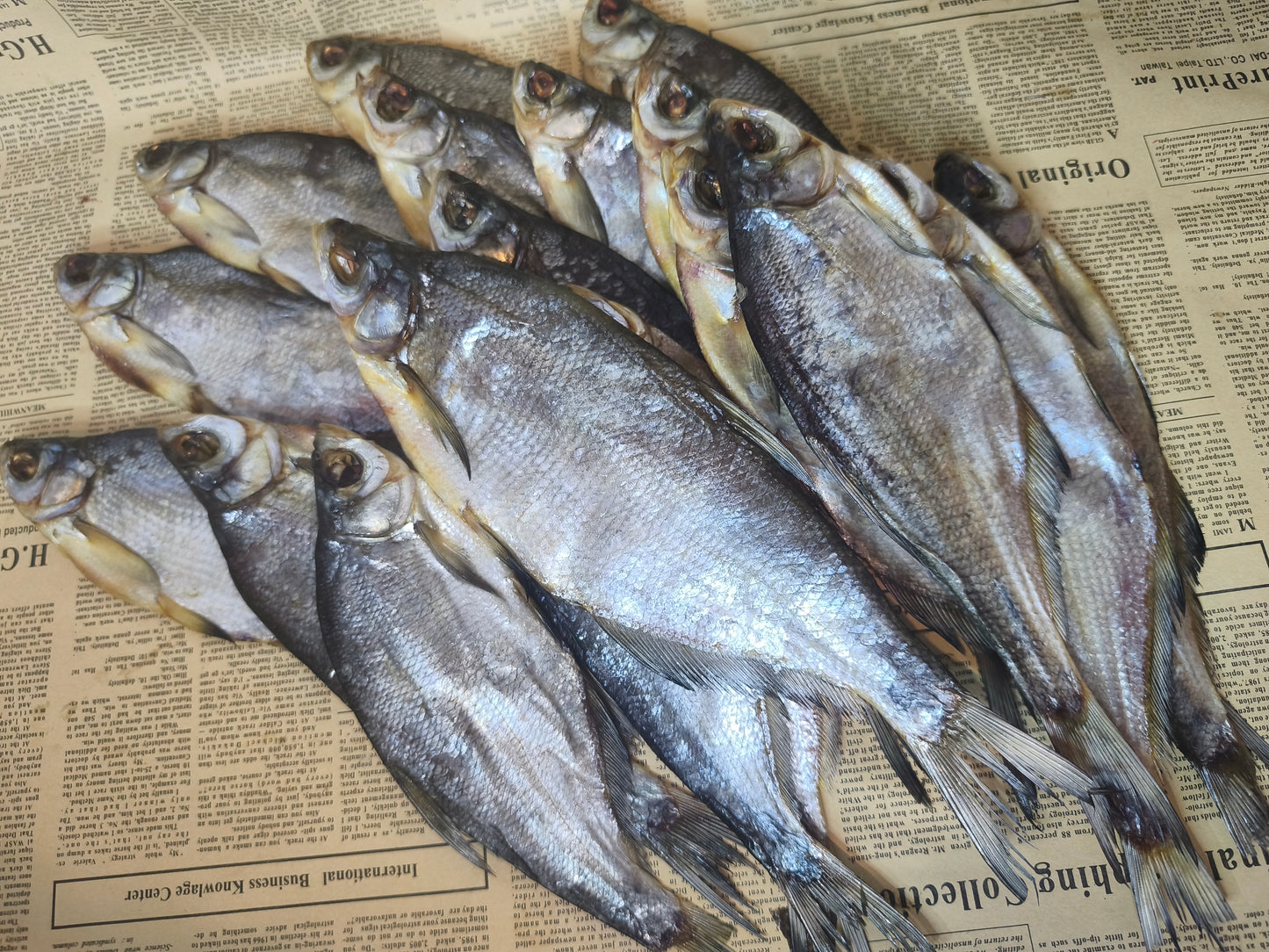 Синець в лусці з ікрою 100г. Остаточна ціна буде після зважування.Ціна не включає 20% обов'язкового пожертвування на Парасольку. Пожертвування потрібно додати під час оформлення замовлення. Дякуємо за вашу підтримку