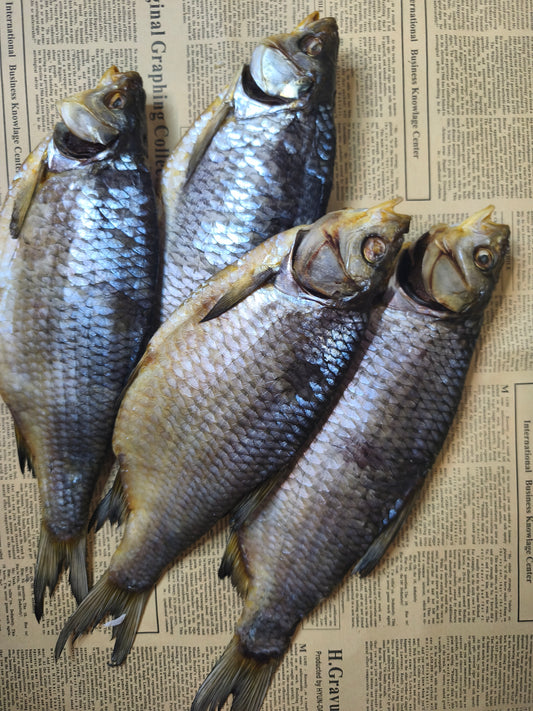 Плотва Велетень в лусці. 100г. Остаточна ціна буде після зважування.Ціна не включає 20% обов'язкового пожертвування на Парасольку. Пожертвування потрібно додати під час оформлення замовлення. Дякуємо за вашу підтримку